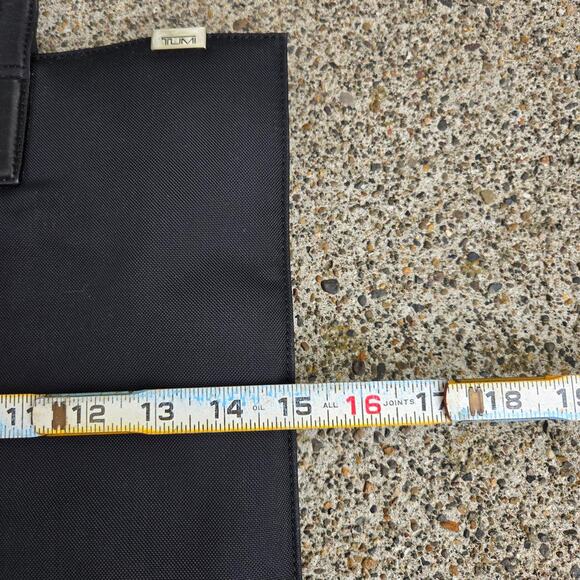 Vtg Y2k TUMI Metal Applique Logo Plain Extendable Zip Medium Size Tote Bag - Picture 7 of 8